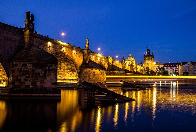 Flussreisen zur Karlsbrücke