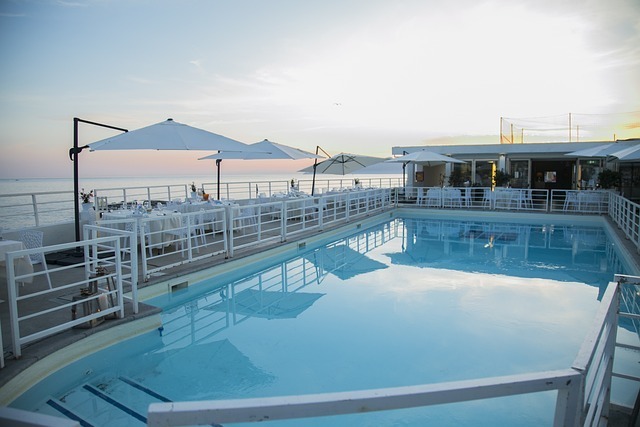 Swimmingpool bei Flusskreuzfahrten genießen