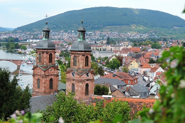 Main Miltenberg Eine Stadt mit einem Glockenturm