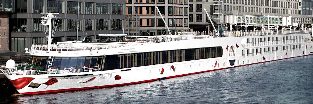 A-ROSA SILVA im Hafen vor der Einschiffung auf eine Donau-Flusskreuzfahrt