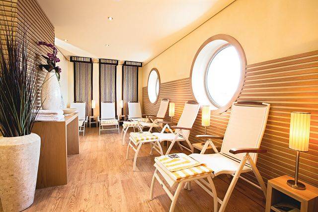 Spa und Ruhebereich auf der A-ROSA Flora mit entspannender Flusskulisse
