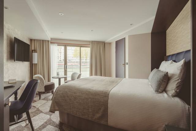 MS Gloria 2-Bett-Suite mit stilvollem Ambiente und Flussblick
