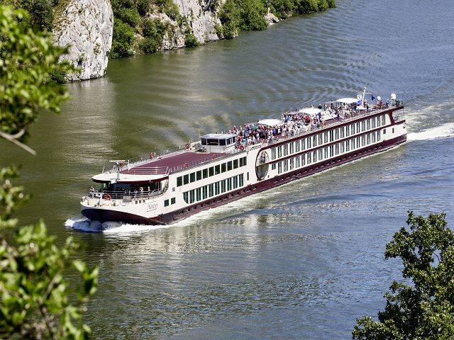 MS Nestroy Aussenansicht