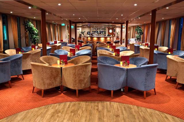 Bar & Lounge