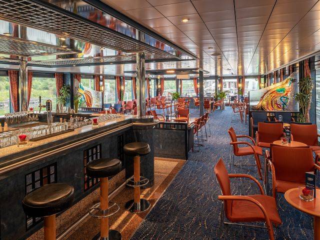 MS Belvedere Lobby und Bar
